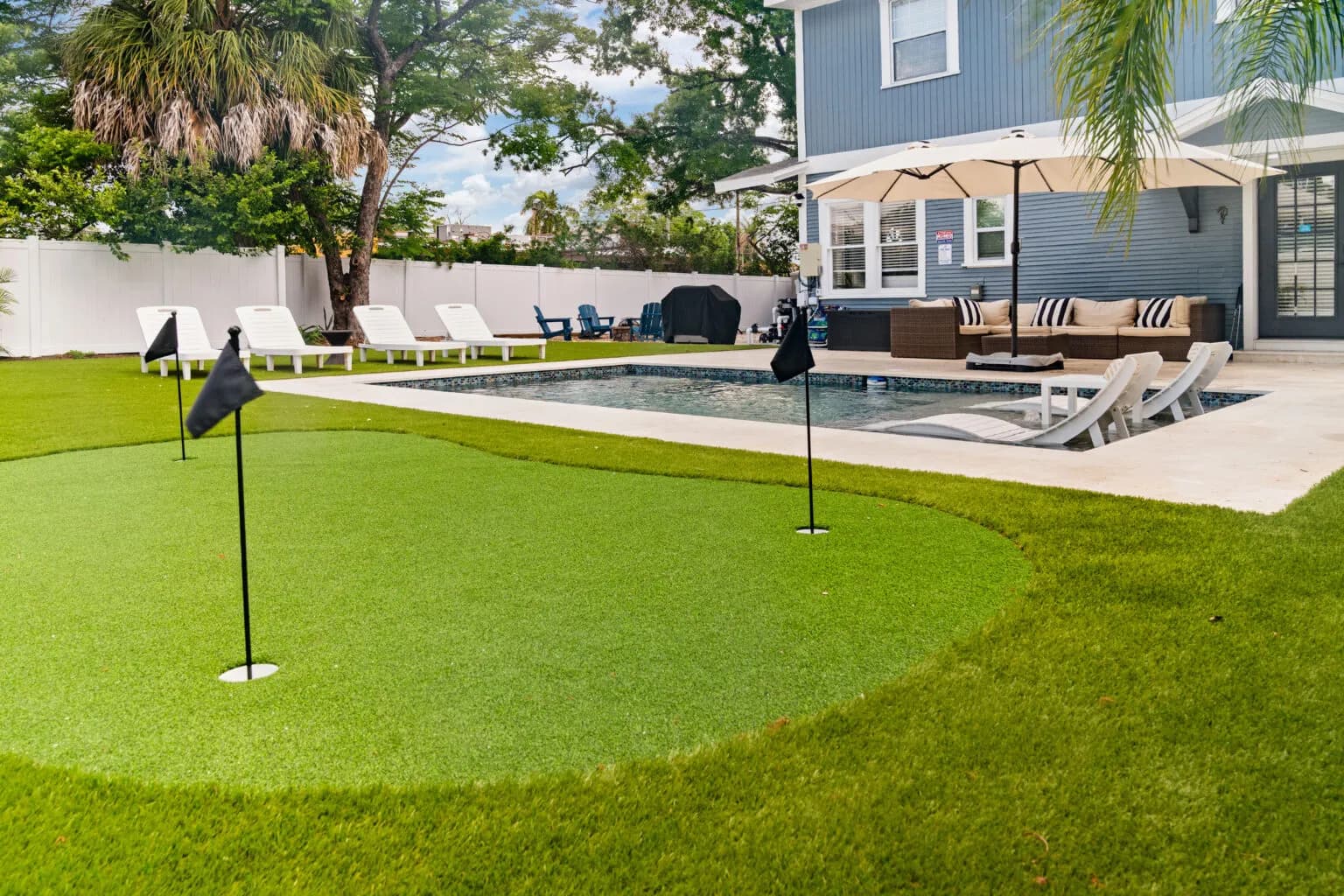 Resort-Style Loungers — Westchase pool, photo 3